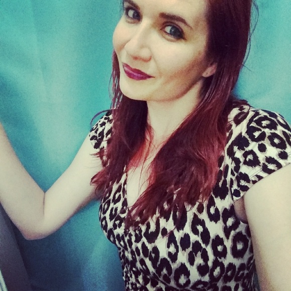 Meet your Posher, Sienna - Picture 2 of 2